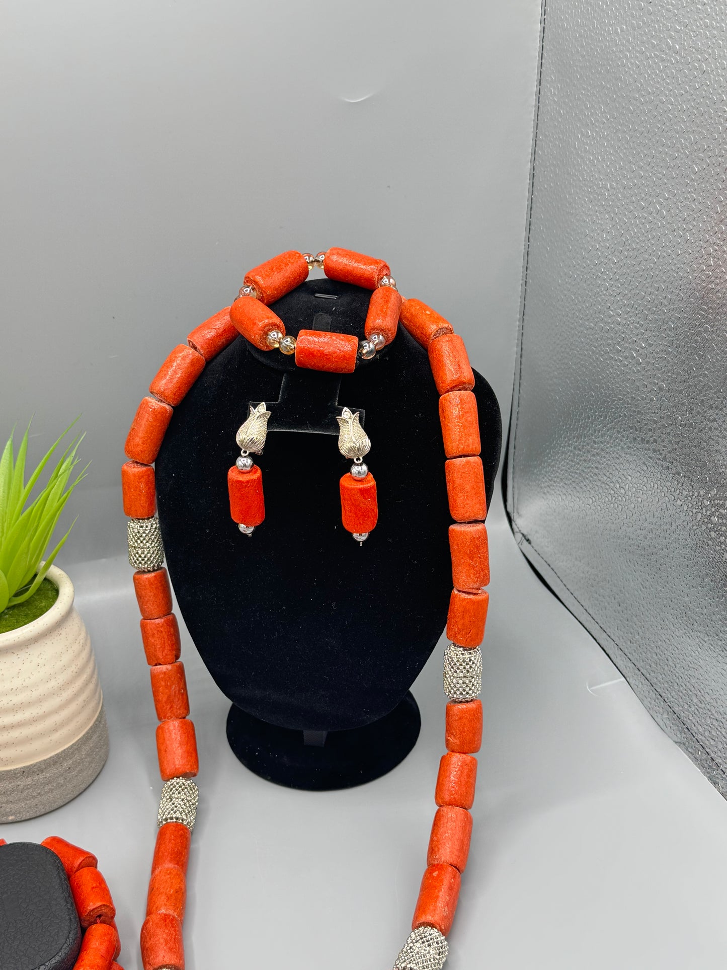 Twin Throne Collection